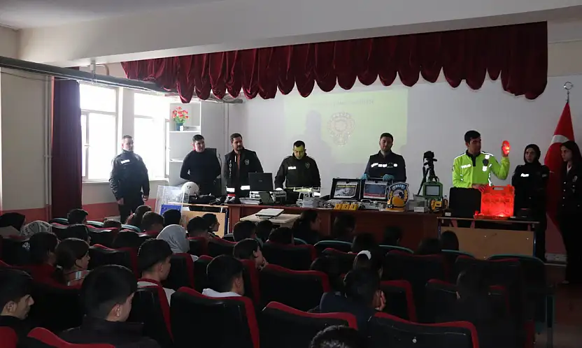 Van'da öğrencilere polislik mesleği tanıtıldı