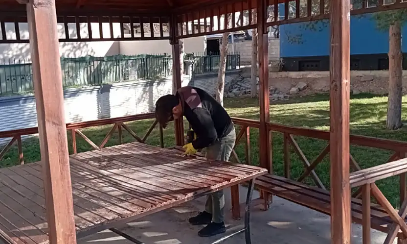 Van'da parklarda bakım onarım çalışması