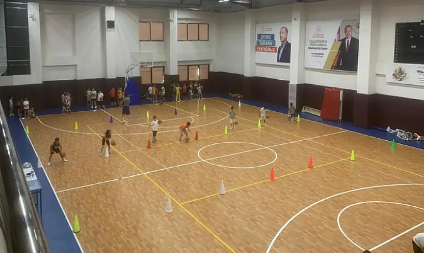 Van'da potaya uzanan emek: Basketbol antrenmanları aralıksız sürüyor