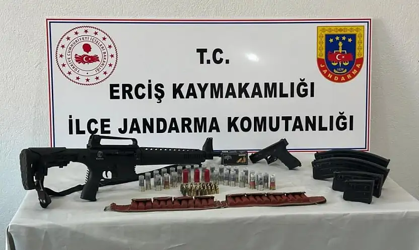 Van'da ruhsatsız silah ve fişek ele geçirildi