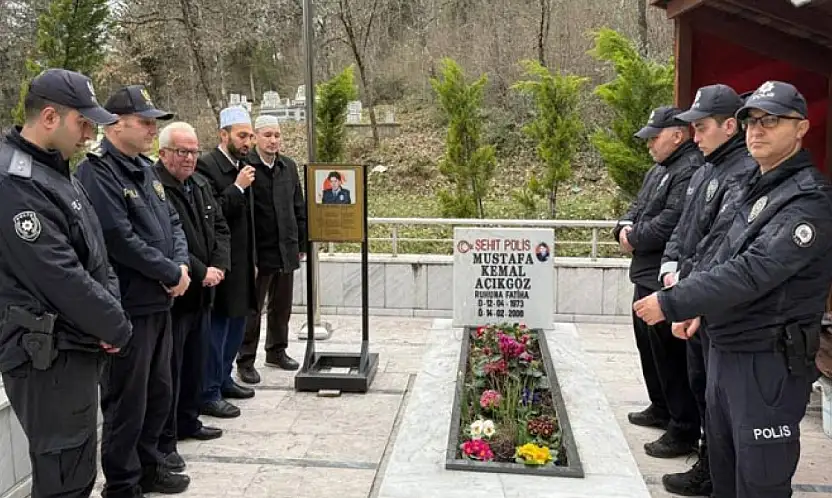 Van'da şehit düşen polis memuru dualarla anıldı