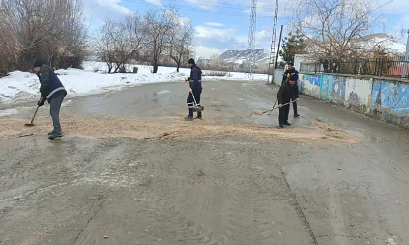 Van'da stabilize yol çalışmaları sürüyor