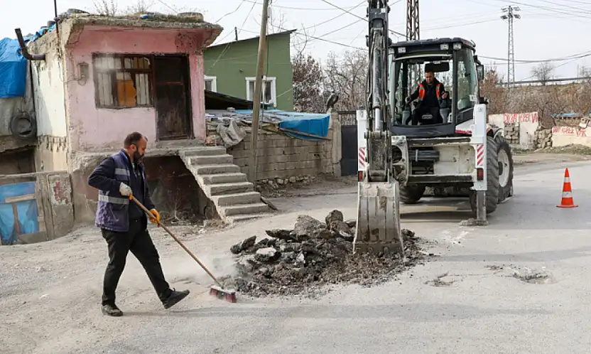 Van'da yol bakım onarım çalışmaları sürüyor