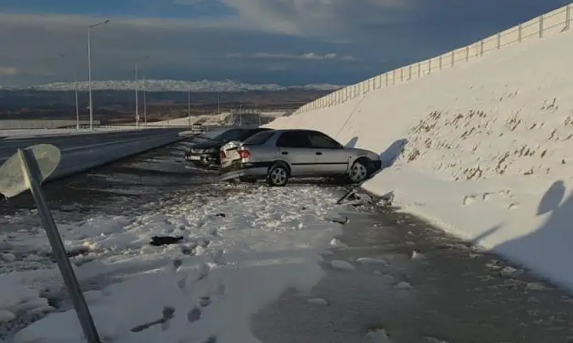Van'da zincirleme kaza: 5 yaralı