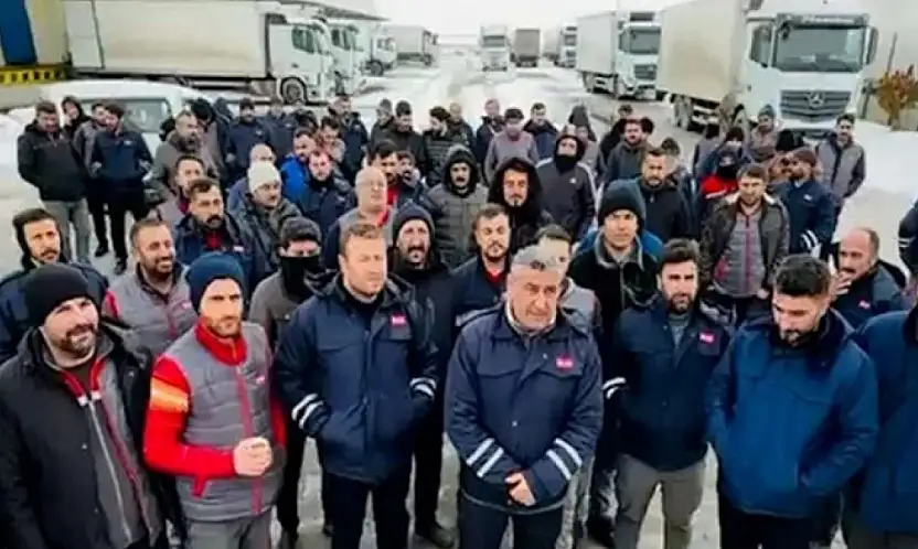 Van'daki zincir market depo işçilerinin iş yavaşlatma eylemi sürüyor