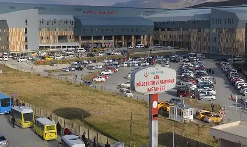 Van Eğitim ve Araştırma Hastanesi önündeki taksi durağı kiraya veriliyor