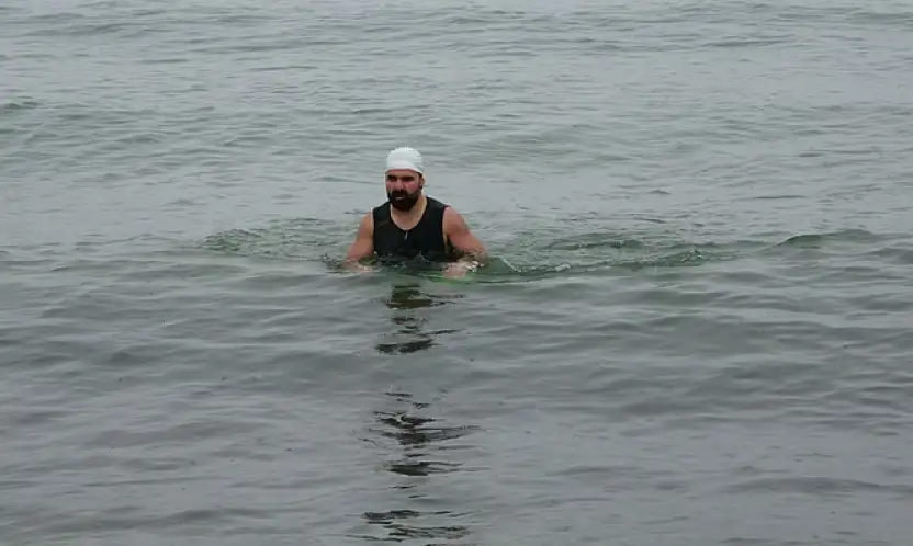 Van Gölü'nde şifa kulaçları