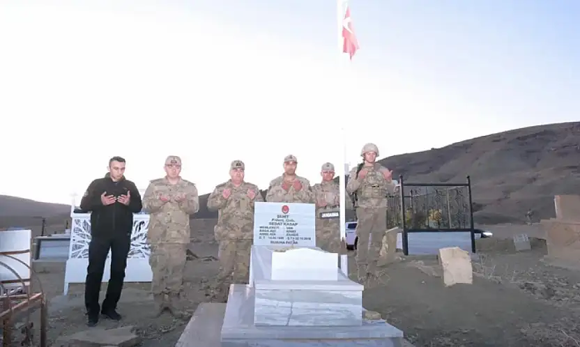 Van İl Jandarma Komutanı Tuğgeneral Avkıran, Şehit Kabirlerini ziyaret etti