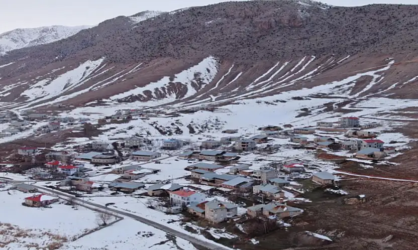 Van'ın kırsal mahallelerinde karla gelen güzellik