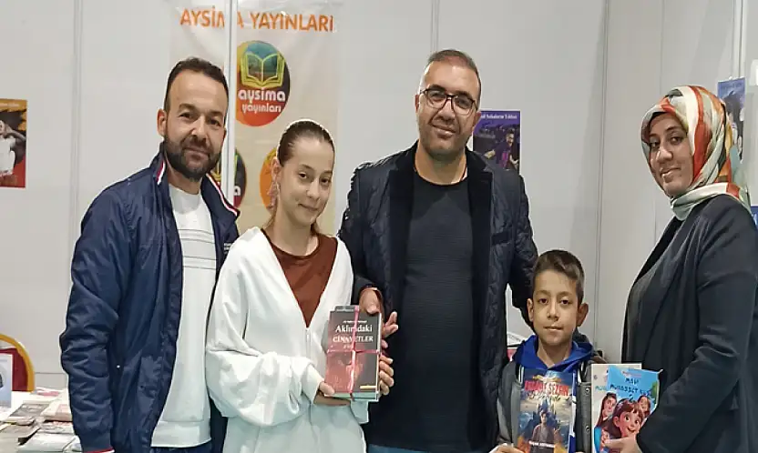 Van'ın kültür elçisi Yaşar Adıyaman bu yıl 30 kitap fuarında Van'ı temsil etti