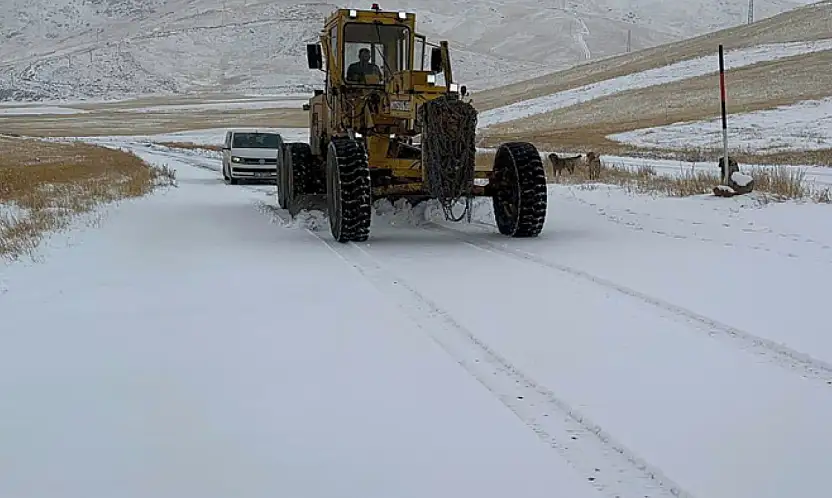 Van'ın yüksek kesimlerinde karla mücadele çalışması
