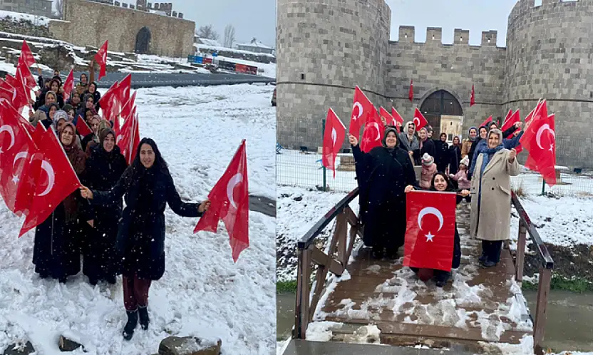 Van Kalesi'nde kadınlarla bayrak sevgisi yürüyüşü
