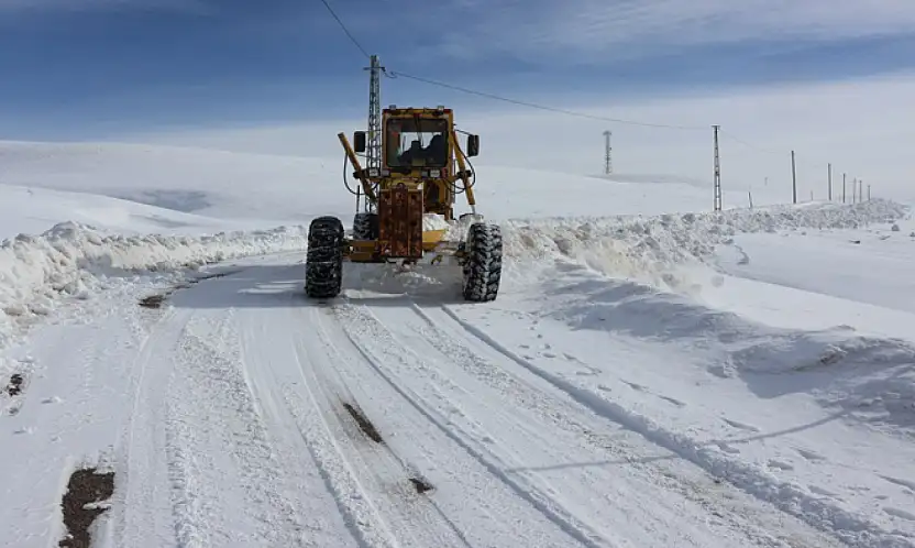 Van Meydancık Mahallesi'nde kar temizleme çalışması
