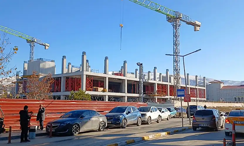 Van Şehir Hastanesi'nin yapımı sürüyor