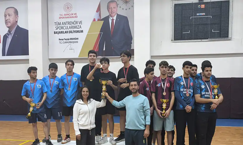 Van Türk Telekom Fen Lisesi Masa Tenisi Takımı Van İl Birincisi oldu