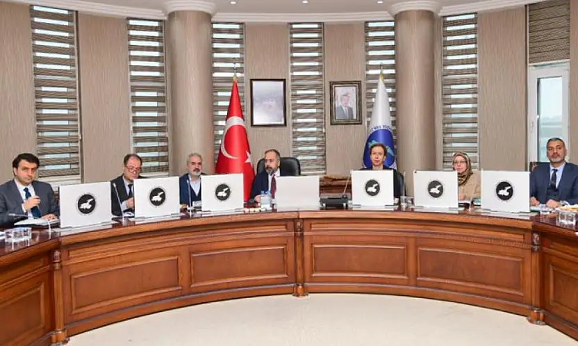 Van YYÜ'de Van Gölü Havzası zirvesi