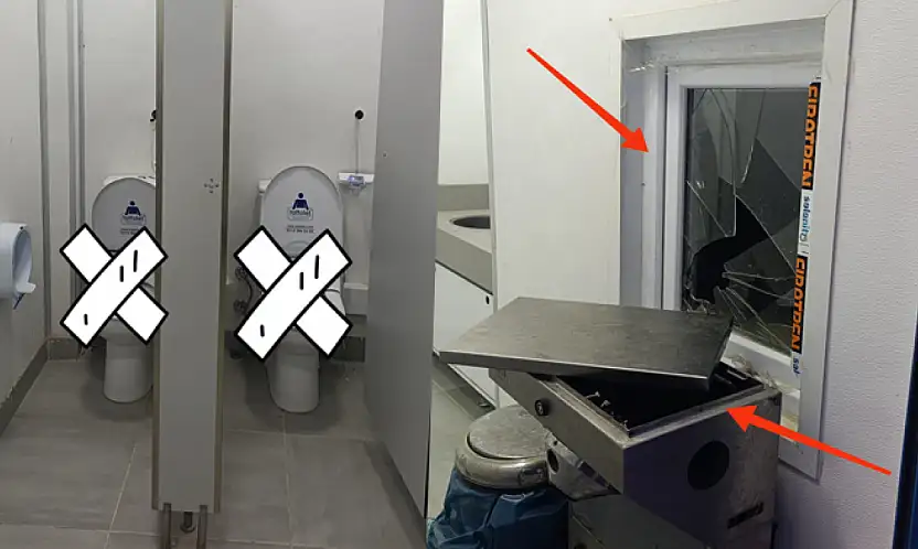 Vandallar, parklardaki modüler tuvaletlere zarar verdi