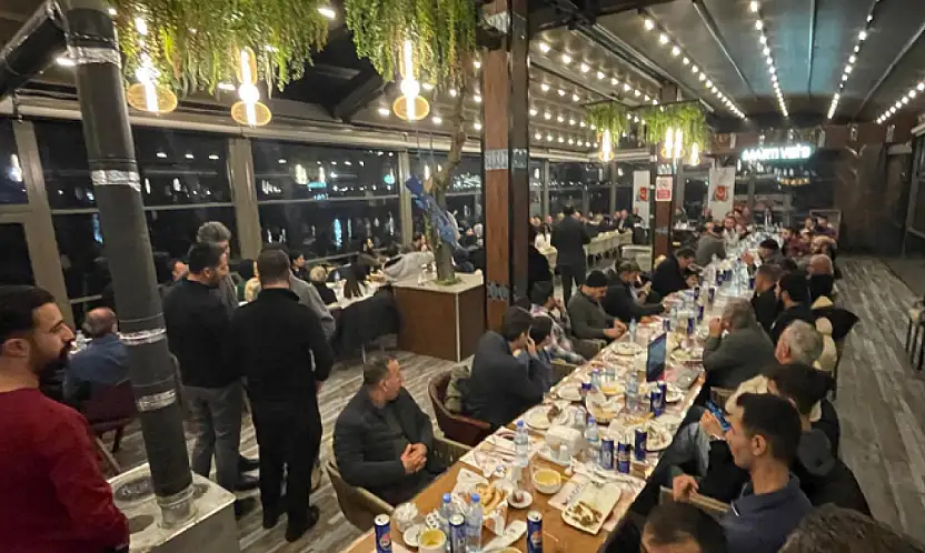 Vanlı gazeteciler yemekte buluştu