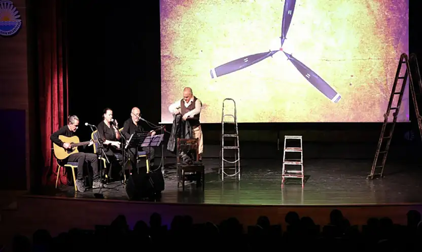 Vanlı öğrenciler 'Vecihi Hürkuş' tiyatrosuyla buluştu