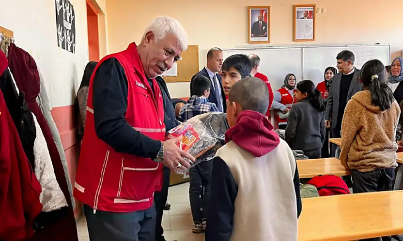 Vanlı öğrencilere giyim yardımı