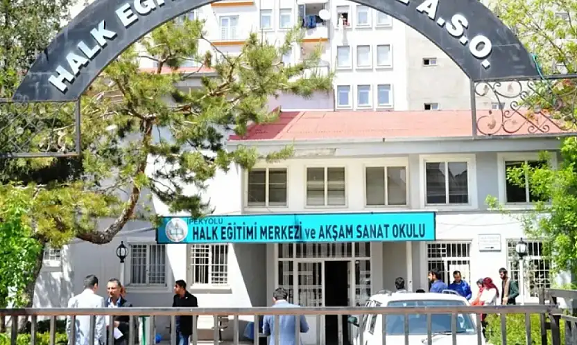 Vanlılar, Halk Eğitim Merkezi binasının yıktırılmasına karşı çıkıyor