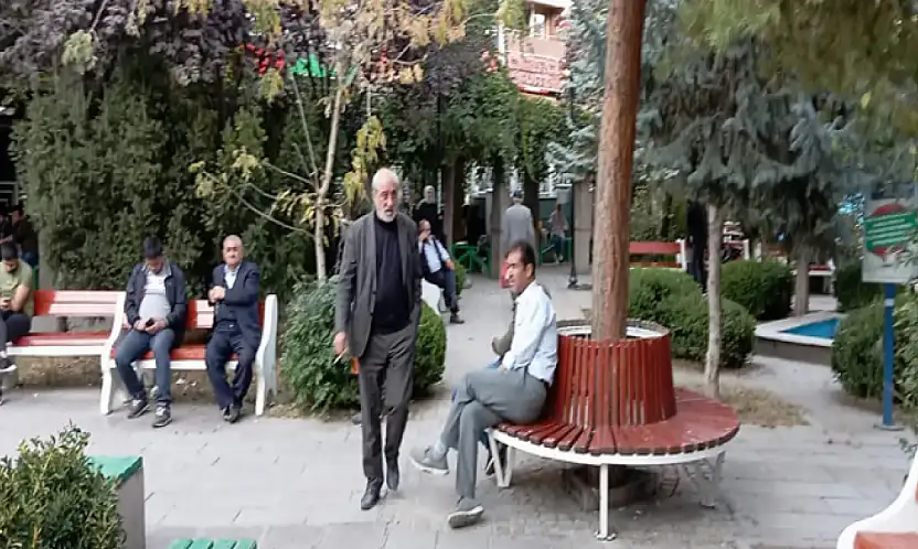 Vanlılar sonbahar güneşinin tadını çıkarıyor