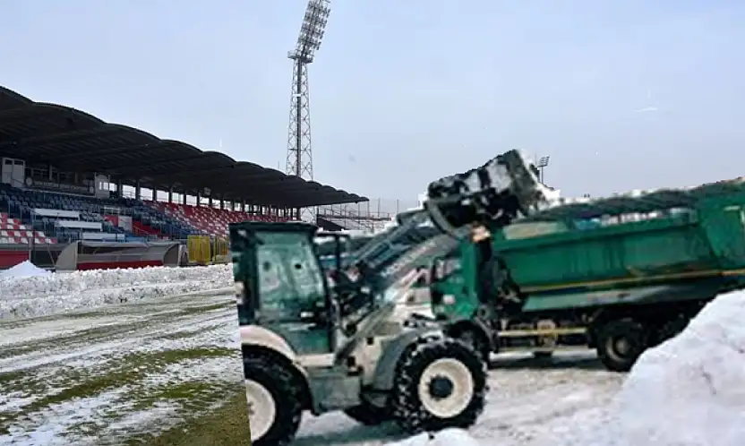 Vanspor stadının zemini tartışılıyor