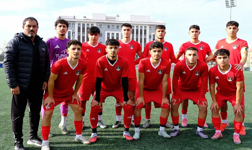 Vanspor U19 Takımı, 9 maçta 8 galibiyetle liderlik koltuğunda