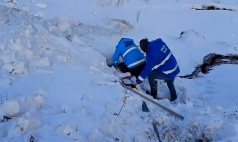 VASKİ'den zorlu kış mesaisi: Değirmenköy'de su arızası giderildi
