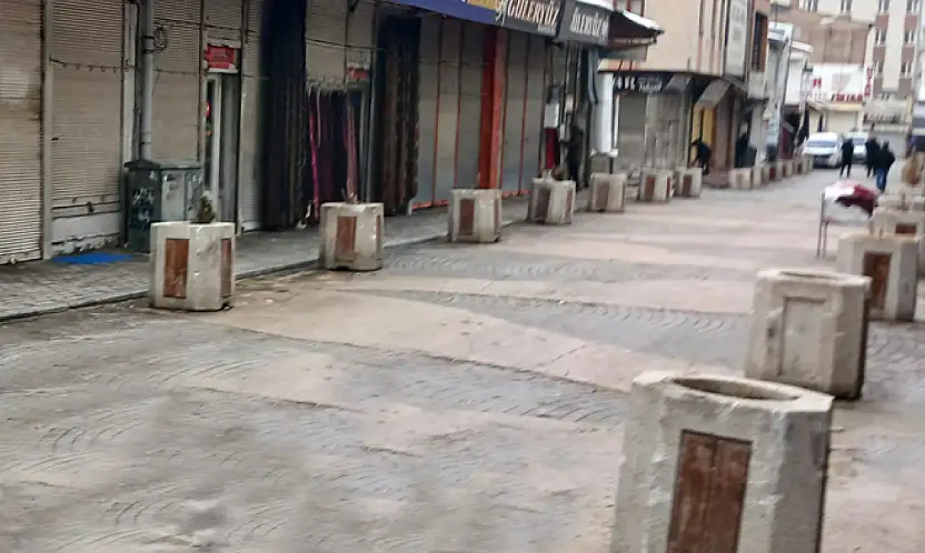 Yağmur yağdı, cadde ve sokaklar temizlendi