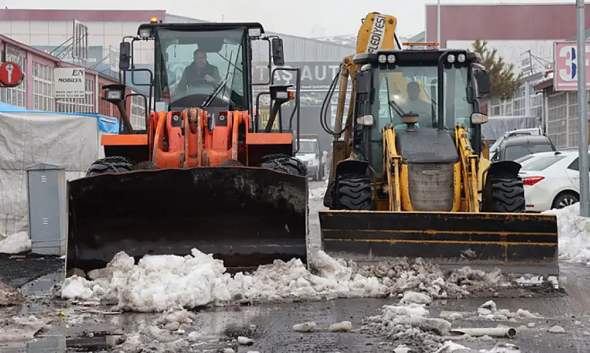 Yeni Marangozlar Sitesi'nde kar mesaisi