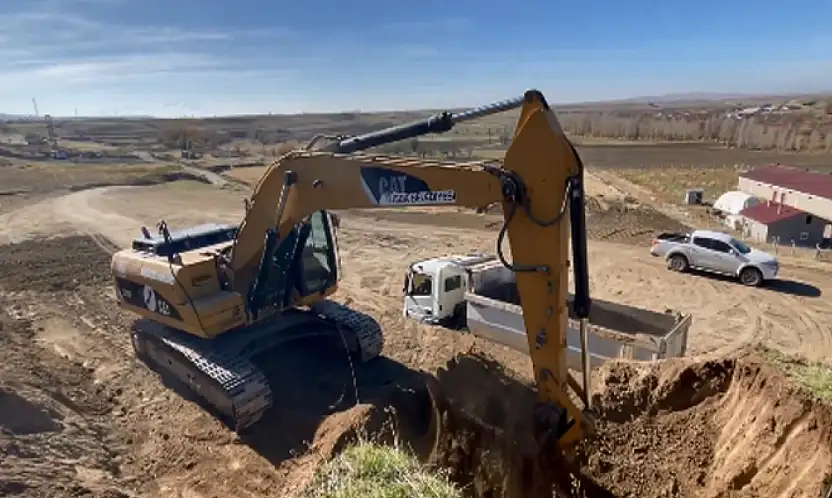 Yeşilköy Mahallesi'nde yol açma çalışmaları sürüyor