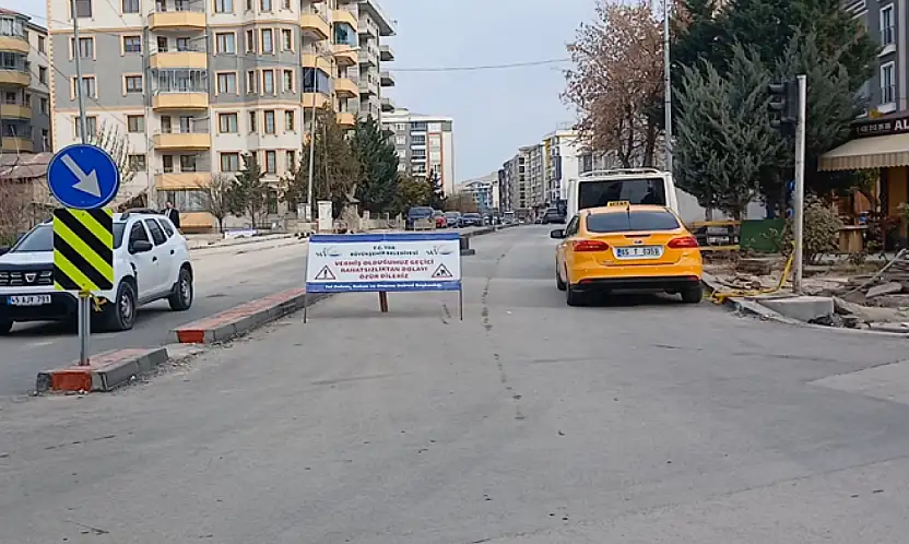 Yol ve kaldırım çalışmaları şehre yeni bir çehre kazandırıyor