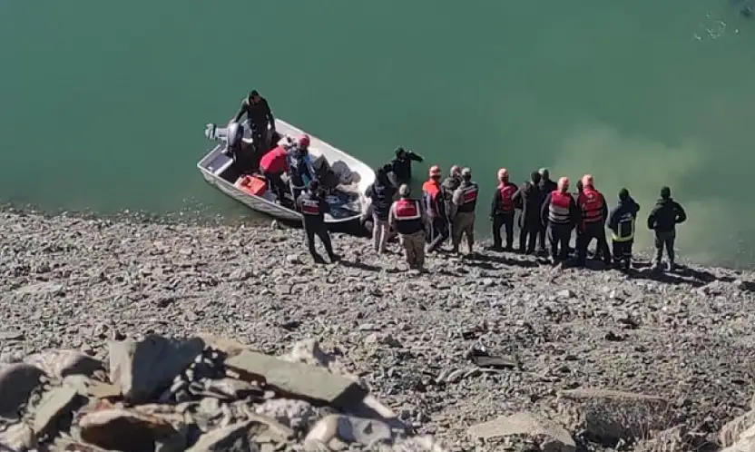 Zernek Barajı'na araç uçtu: 2 ölü