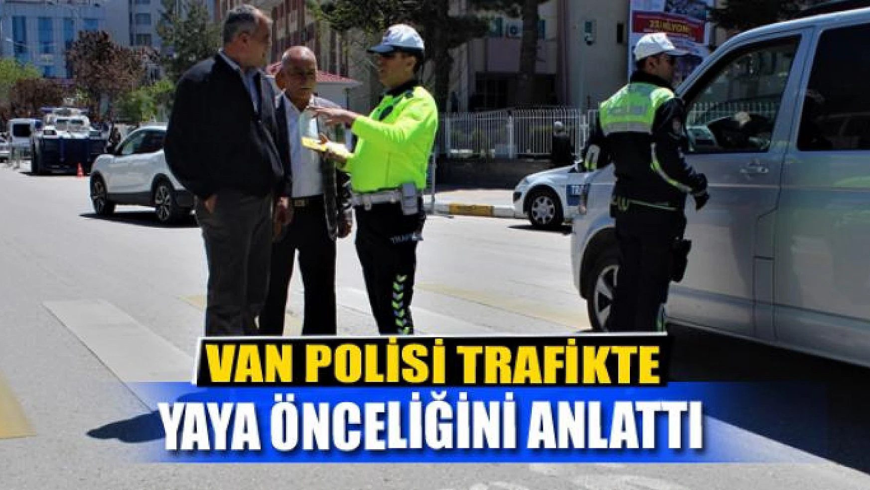 VAN POLİSİ TRAFİKTE YAYA ÖNCELİĞİNİ ANLATTI