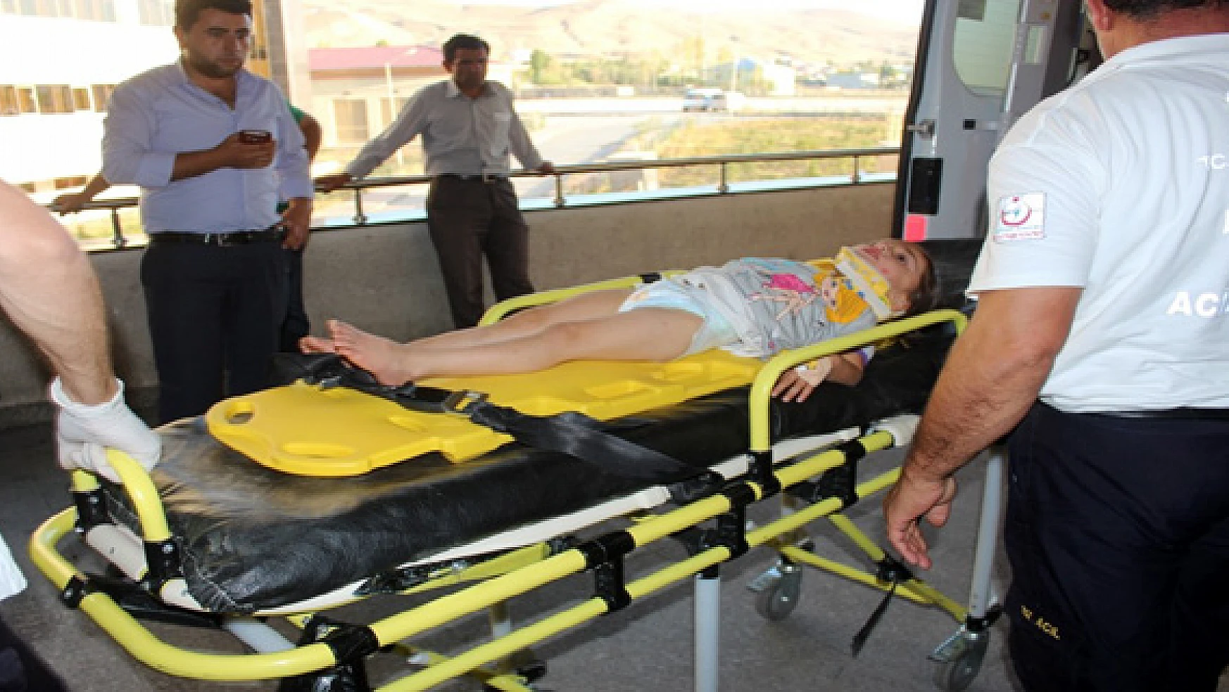 Yaralı Çocuk Helikopterle Hastaneye Getirildi