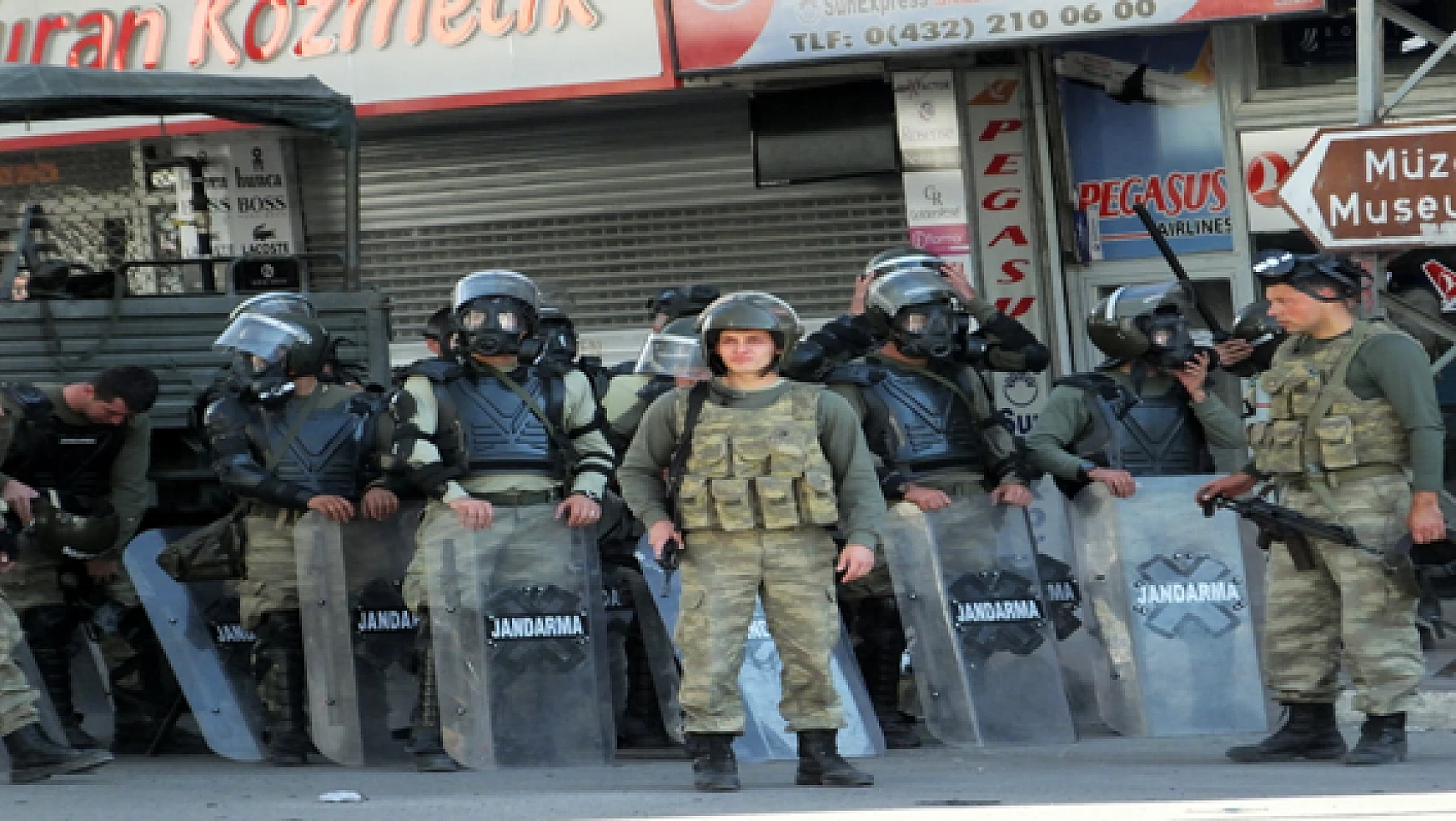 Van'da  Asker   Güvenlik Önlemlerine Katıldı 