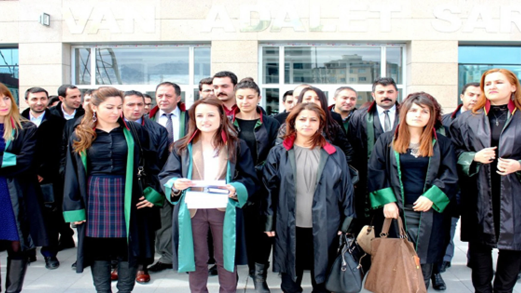 Avukatlar Özgecan'ın Öldürülmesini Protesto Etti
