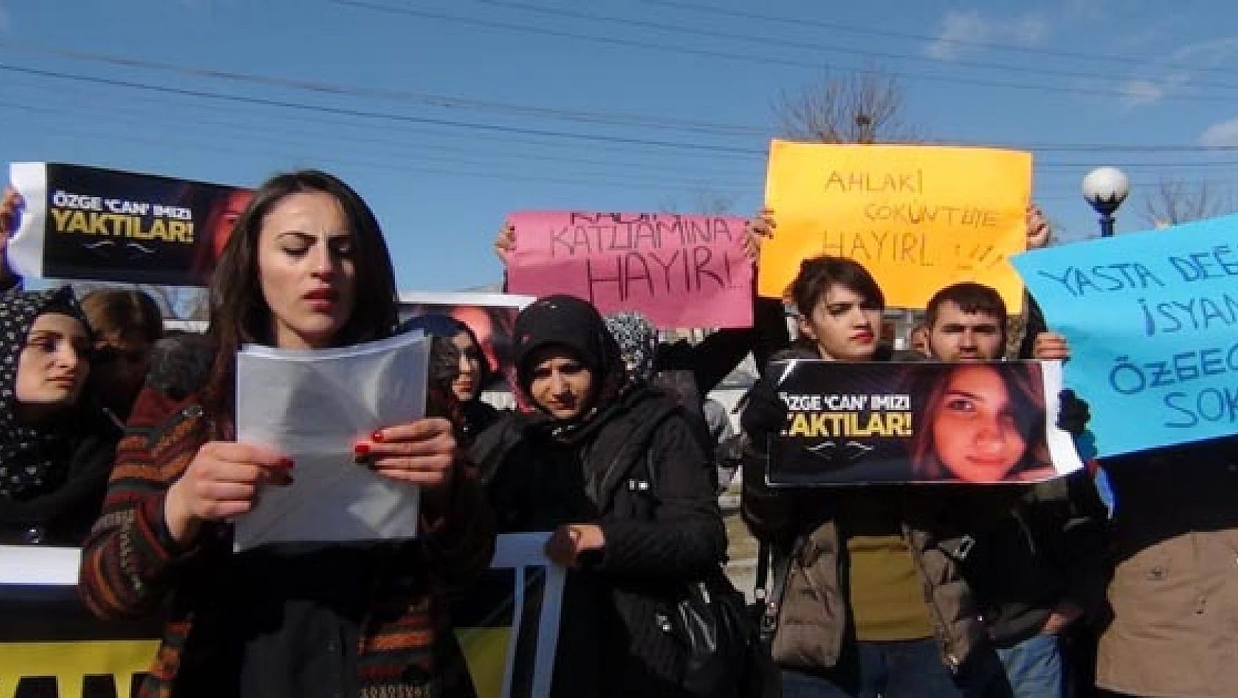 Öğrenciler Kadın Cinayetlerini Protesto Etti