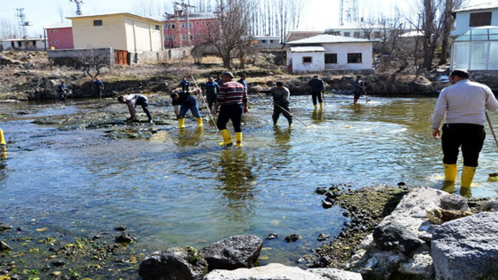 Erciş'te İçme Suyu Havzaları Temizleniyor