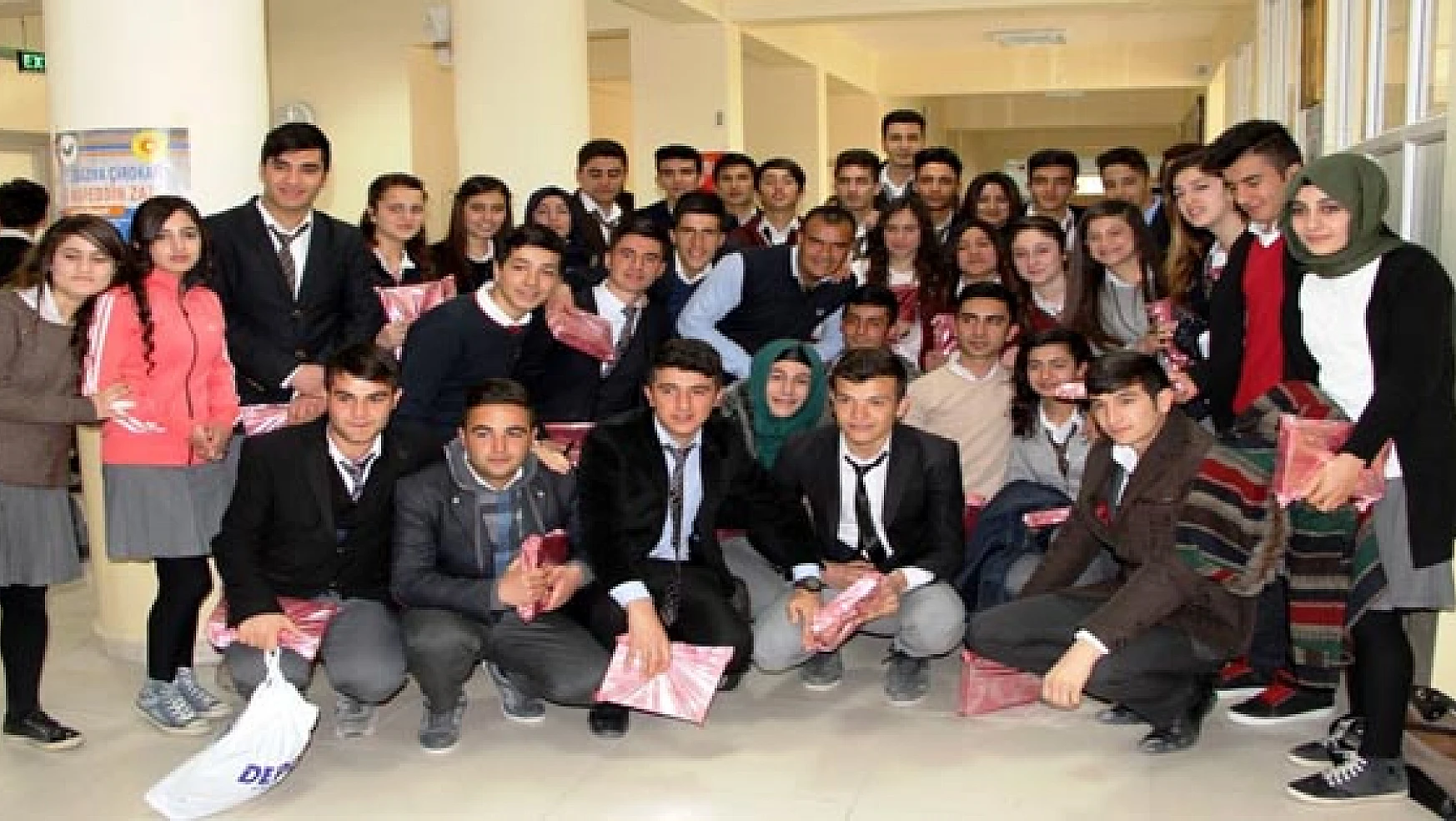Türk Eğitim-Senden Öğretmen Ve Öğrencilere Ödül