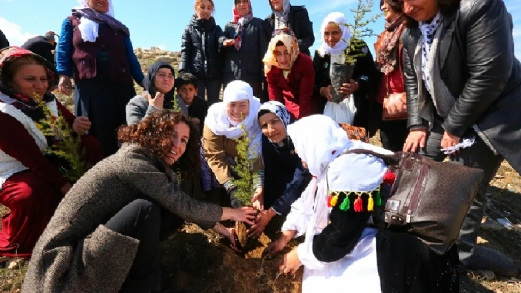 Edremit Belediyesin'den 'Kobani Kent Ormanı