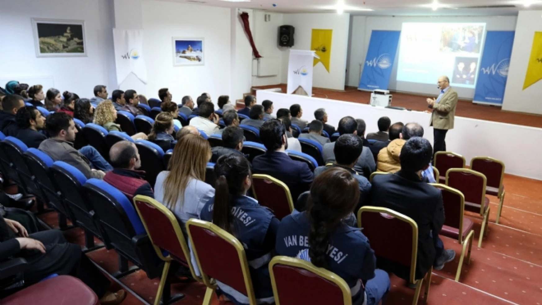 Van Büyükşehir Belediyesi personeline seminer 