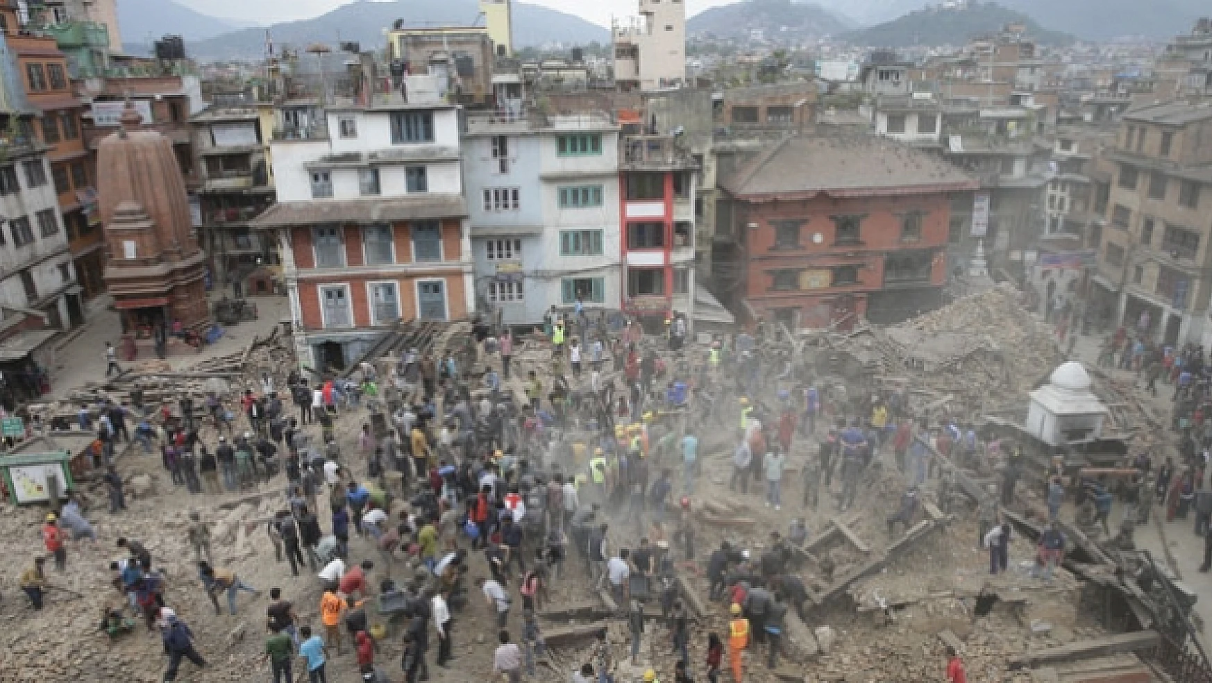 Nepal'de  depremin bilançosu artıyor