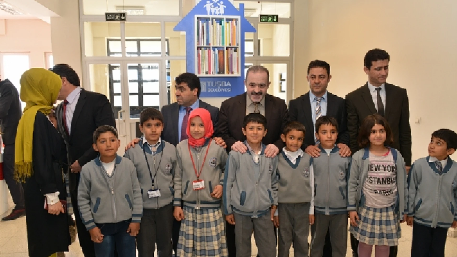 Tuşba Belediyesi Okullara Mini Kütüphane Kurdu 
