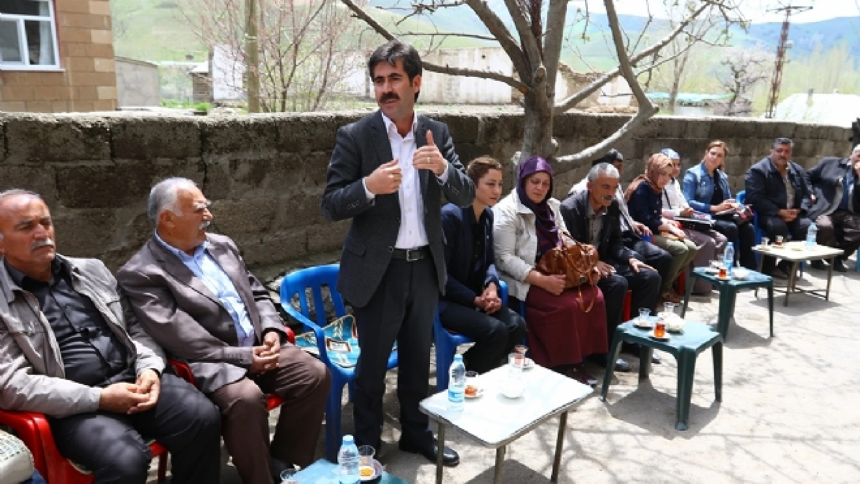 HDP adayı Yeliz Yıldırım ve Eş Başkan Kaya, Gevaş'ta