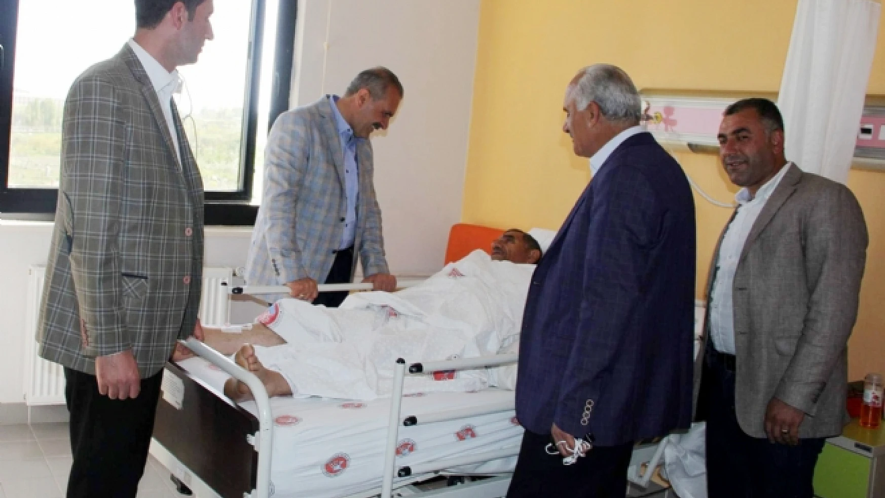 AK Partili Kayatürk'ten Hasta Ziyareti