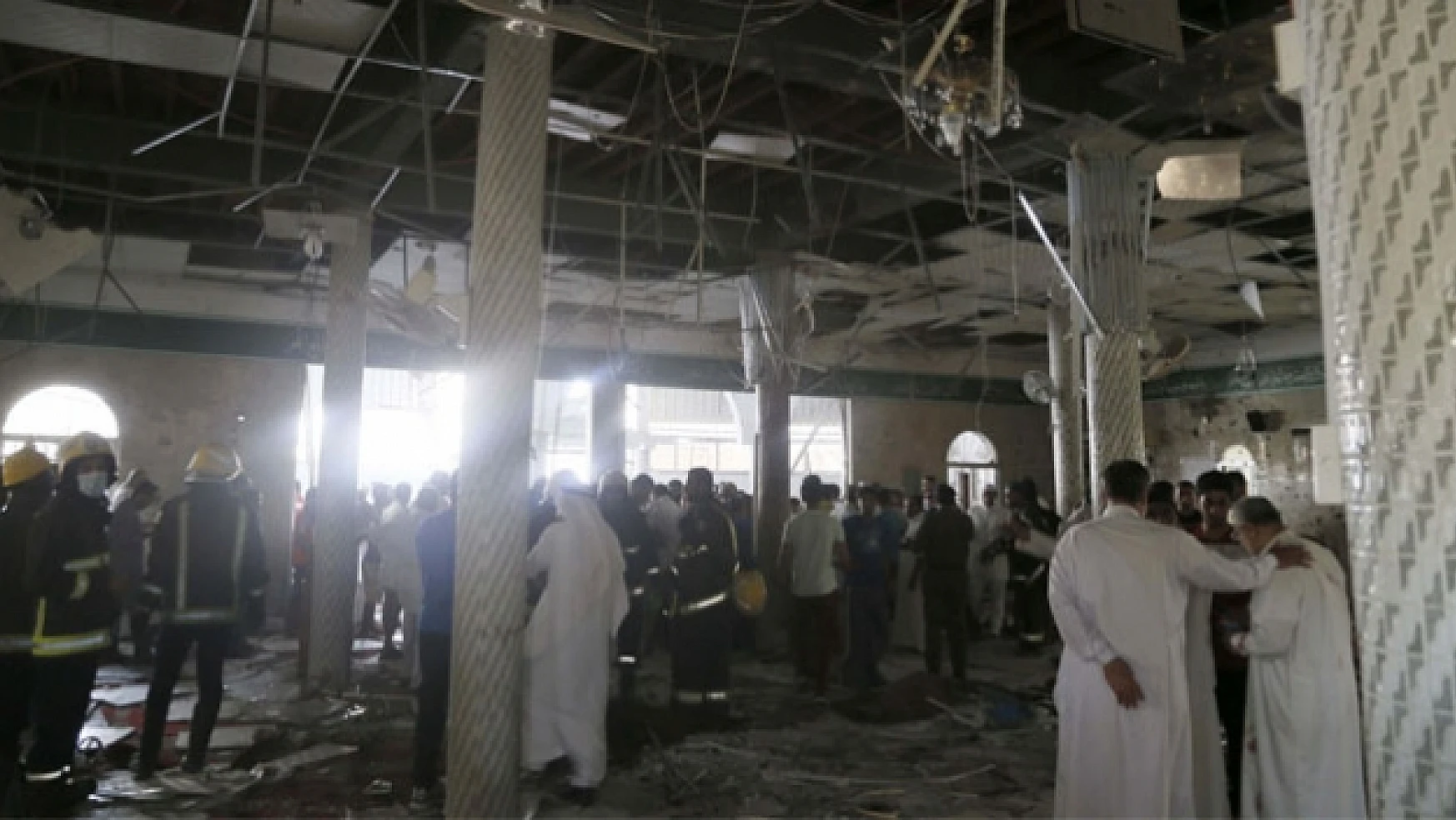   Camiye  Bombalı Saldırı:15 Ölü 