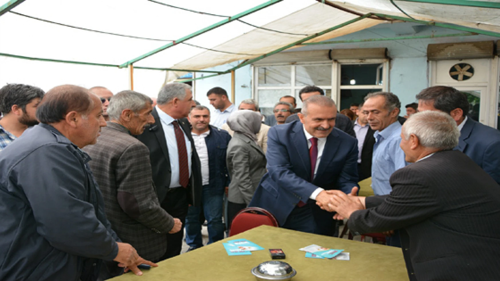 AKP Van Milletvekili Adaylarından HDPye Ziyaret