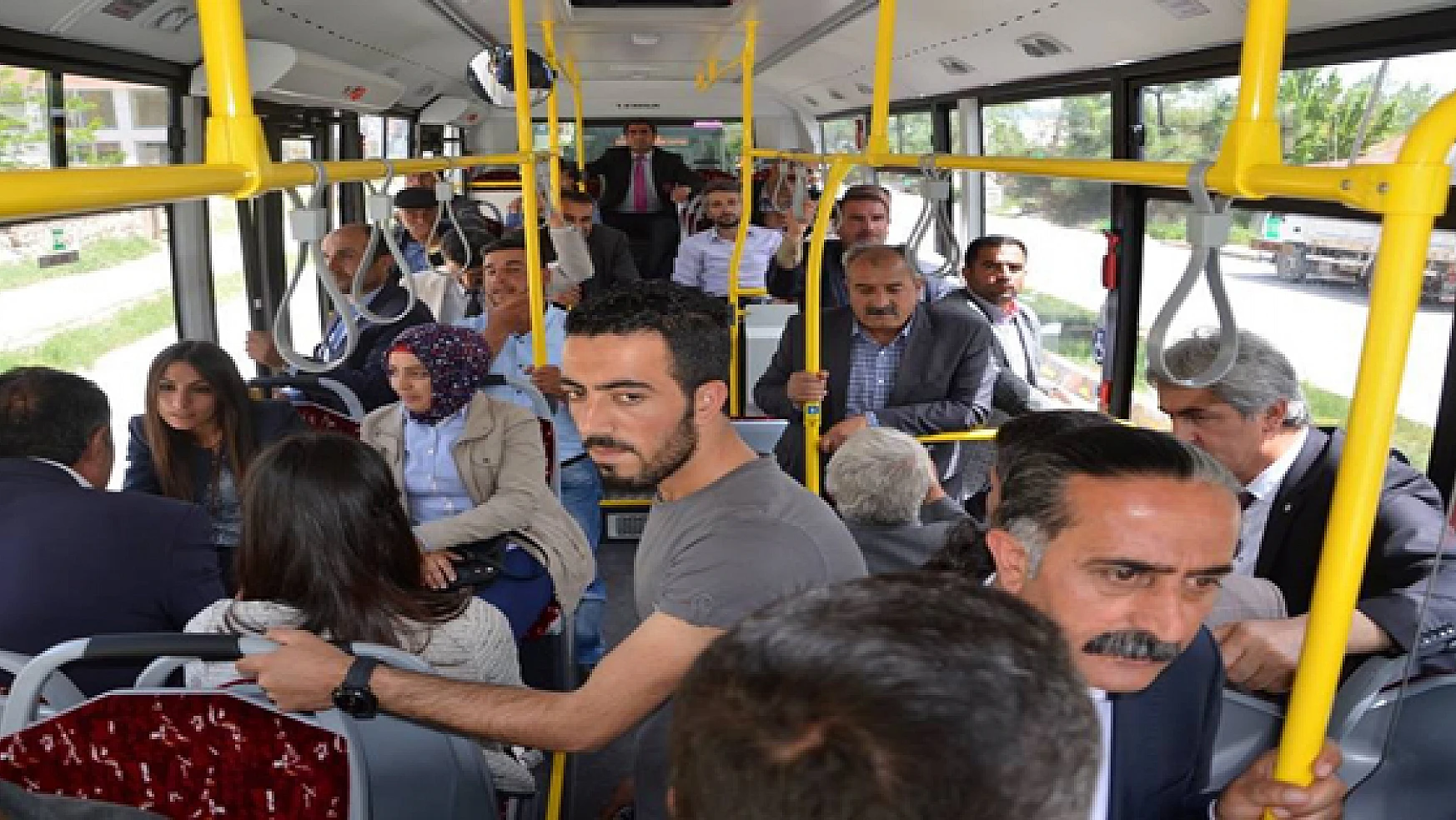 Erciş Belediyesinin Aldığı 10 Otobüs Hizmete Girdi